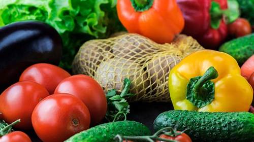 经常玩手机对眼睛伤害有多大?这6种食物可缓解眼睛疲劳