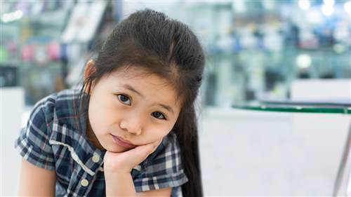 自闭症孩子会给大人吃的吗